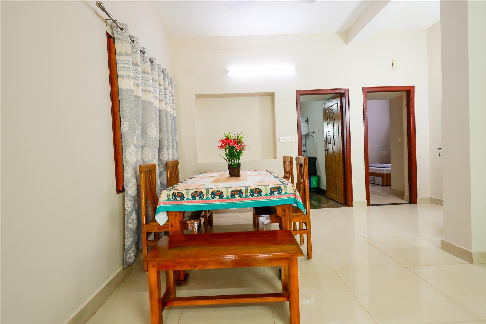 Dining area — spacious table for family meals